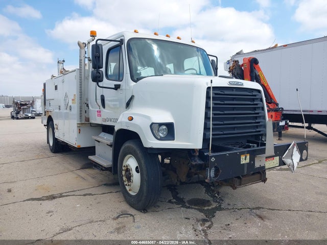 Salvage Freightliner 108sd Image
