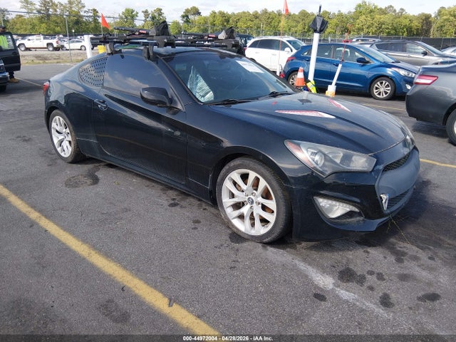 Salvage Hyundai Genesis Image