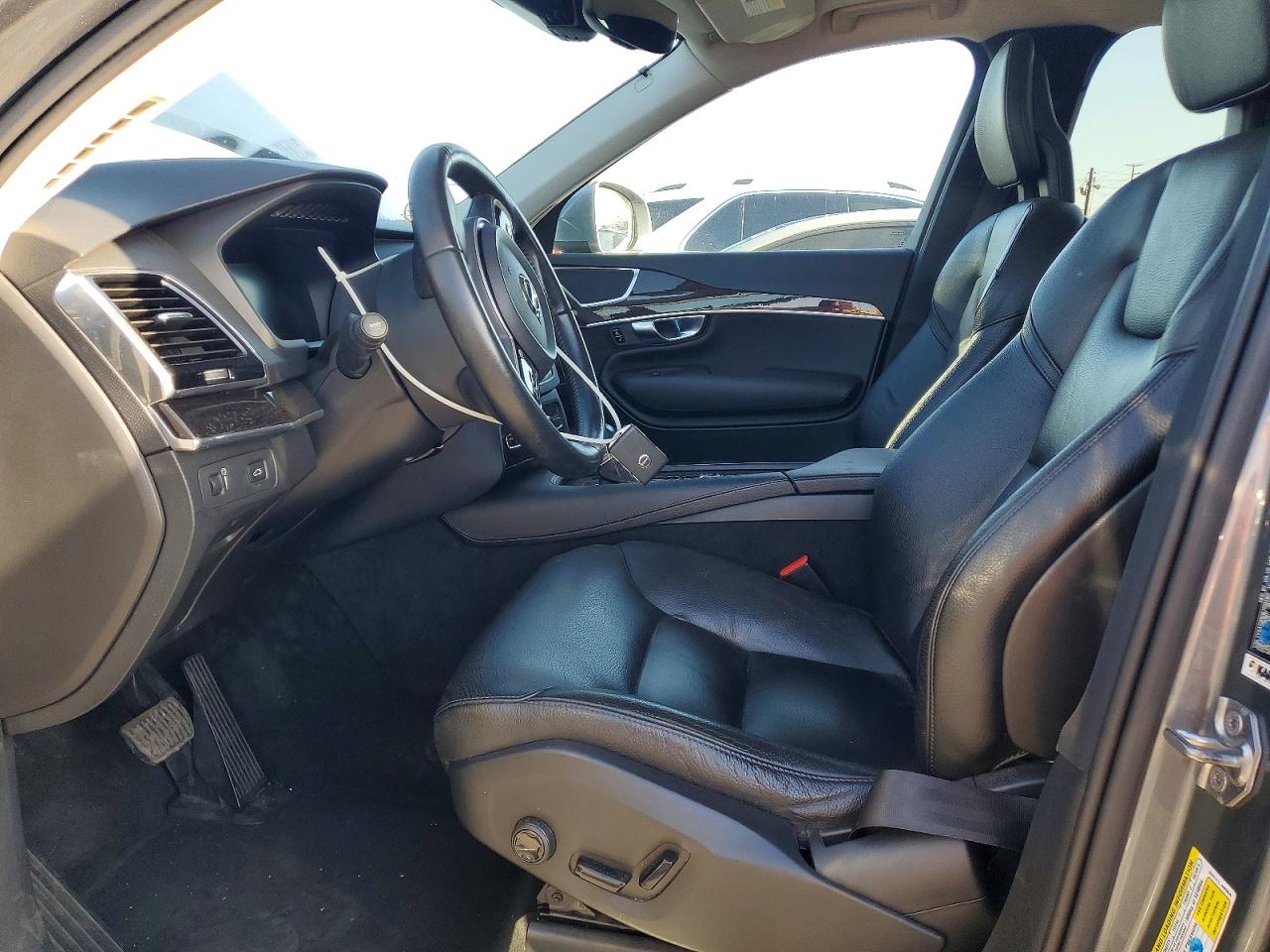 Volvo XC90 T6
