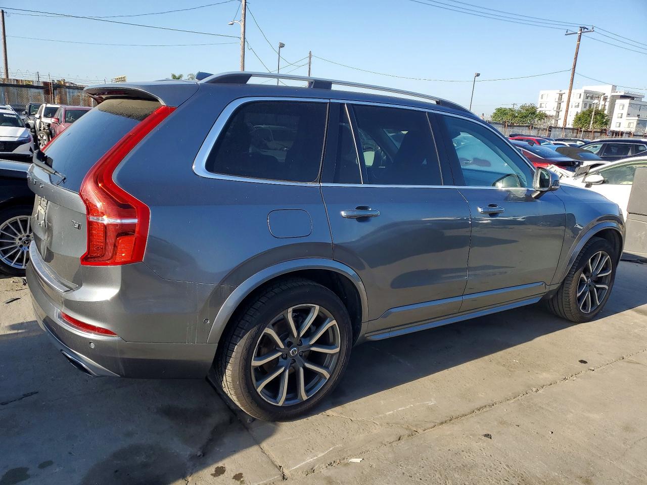 Volvo XC90 T6