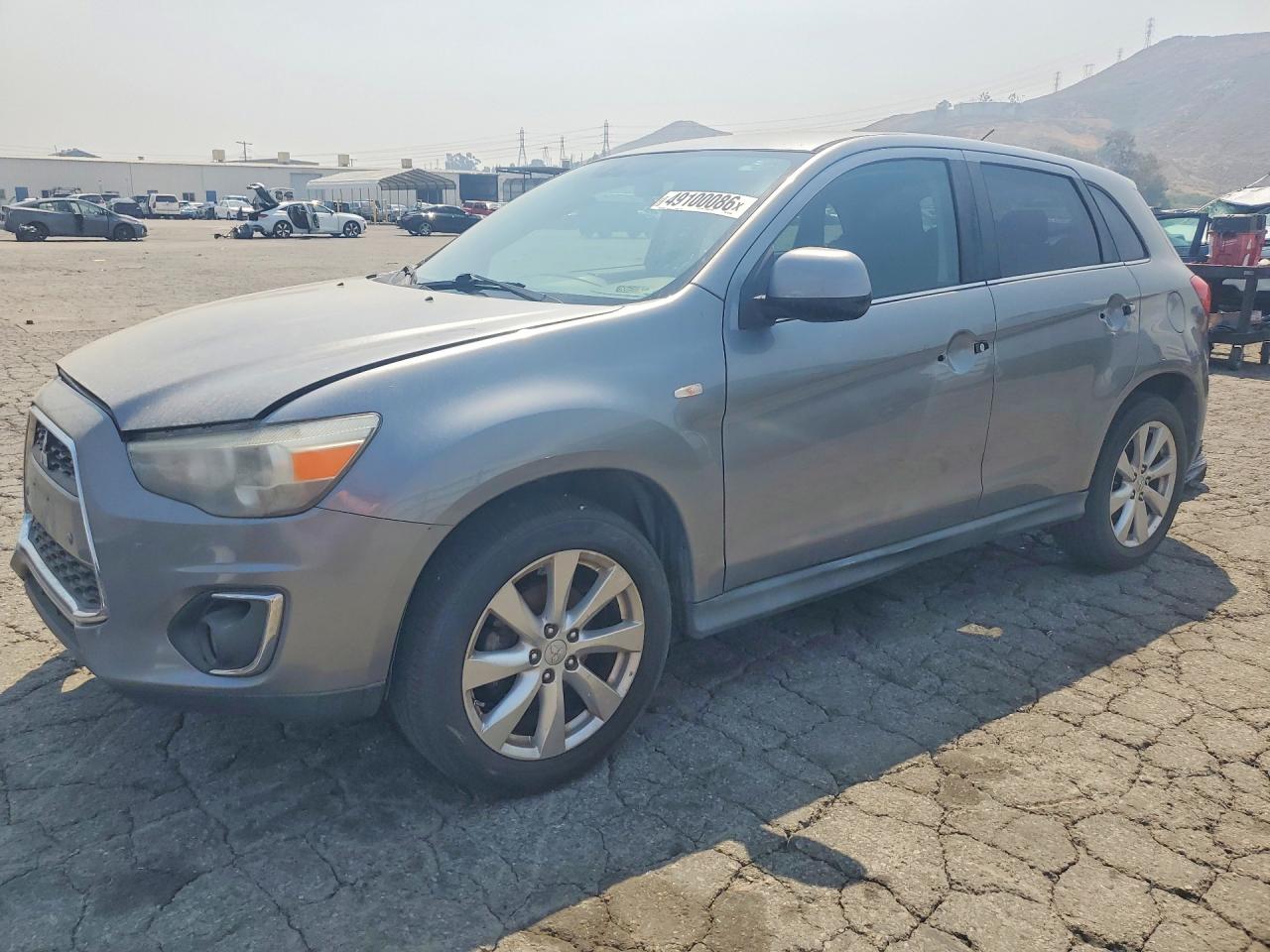 Salvage Mitsubishi Outlander Image