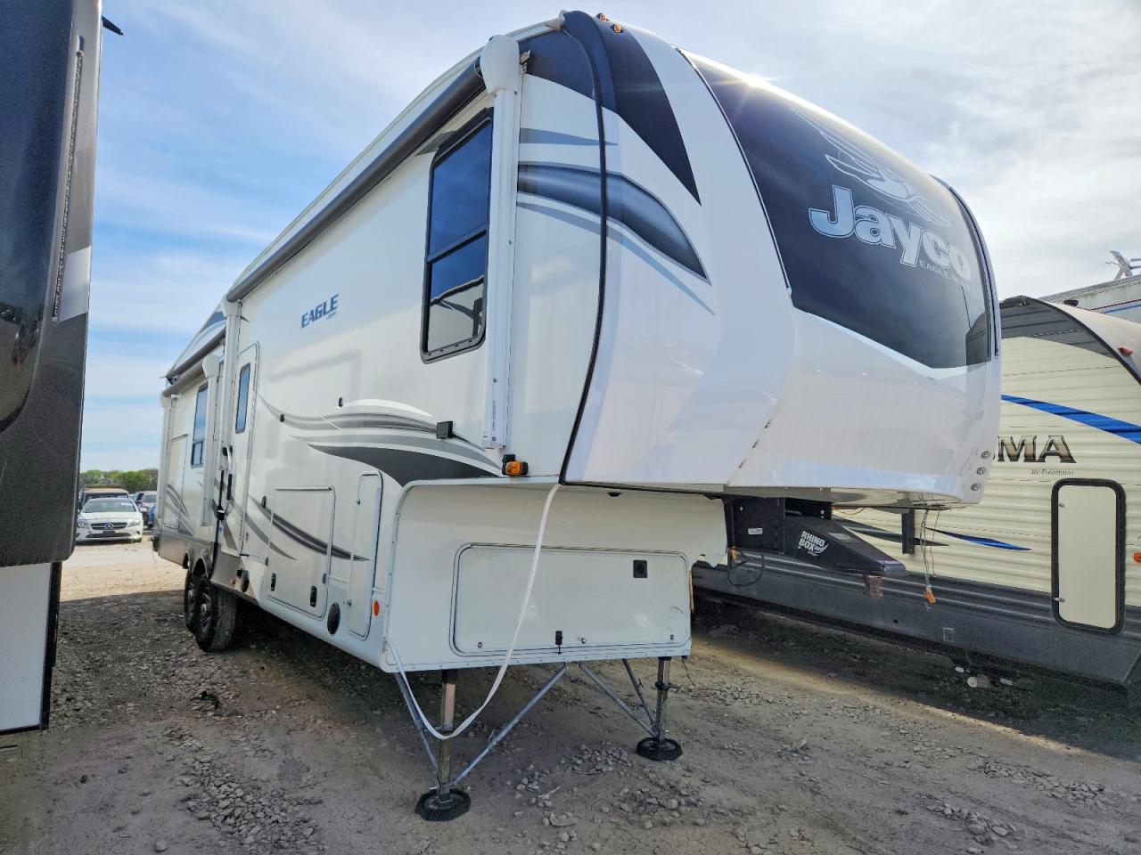 Salvage Jayco Trailer Image