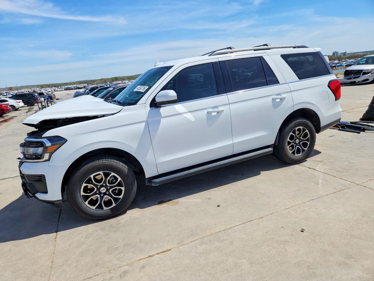 Salvage Ford Expedition Image