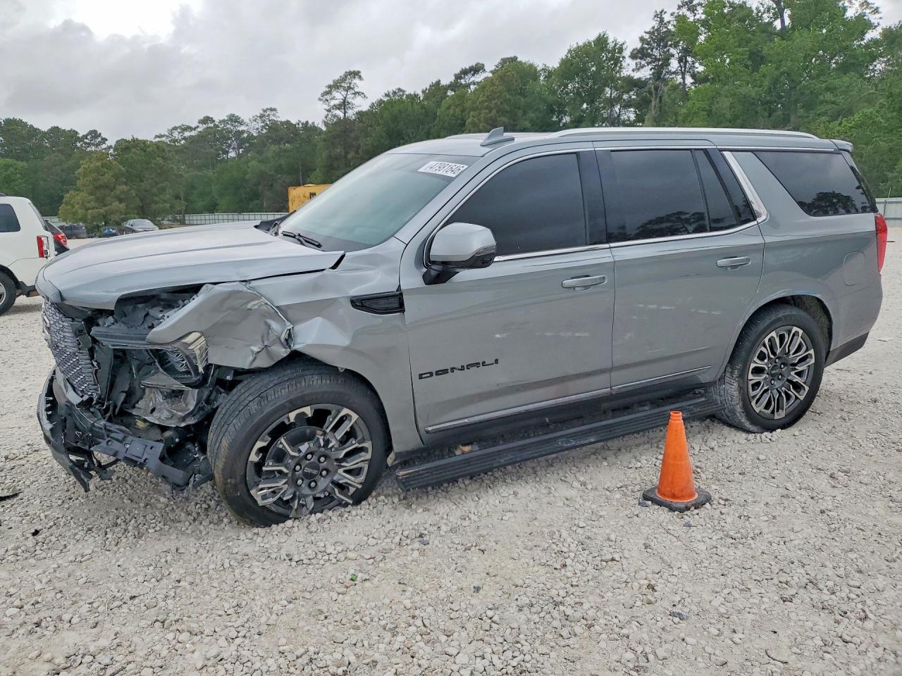 Salvage GMC Yukon Image