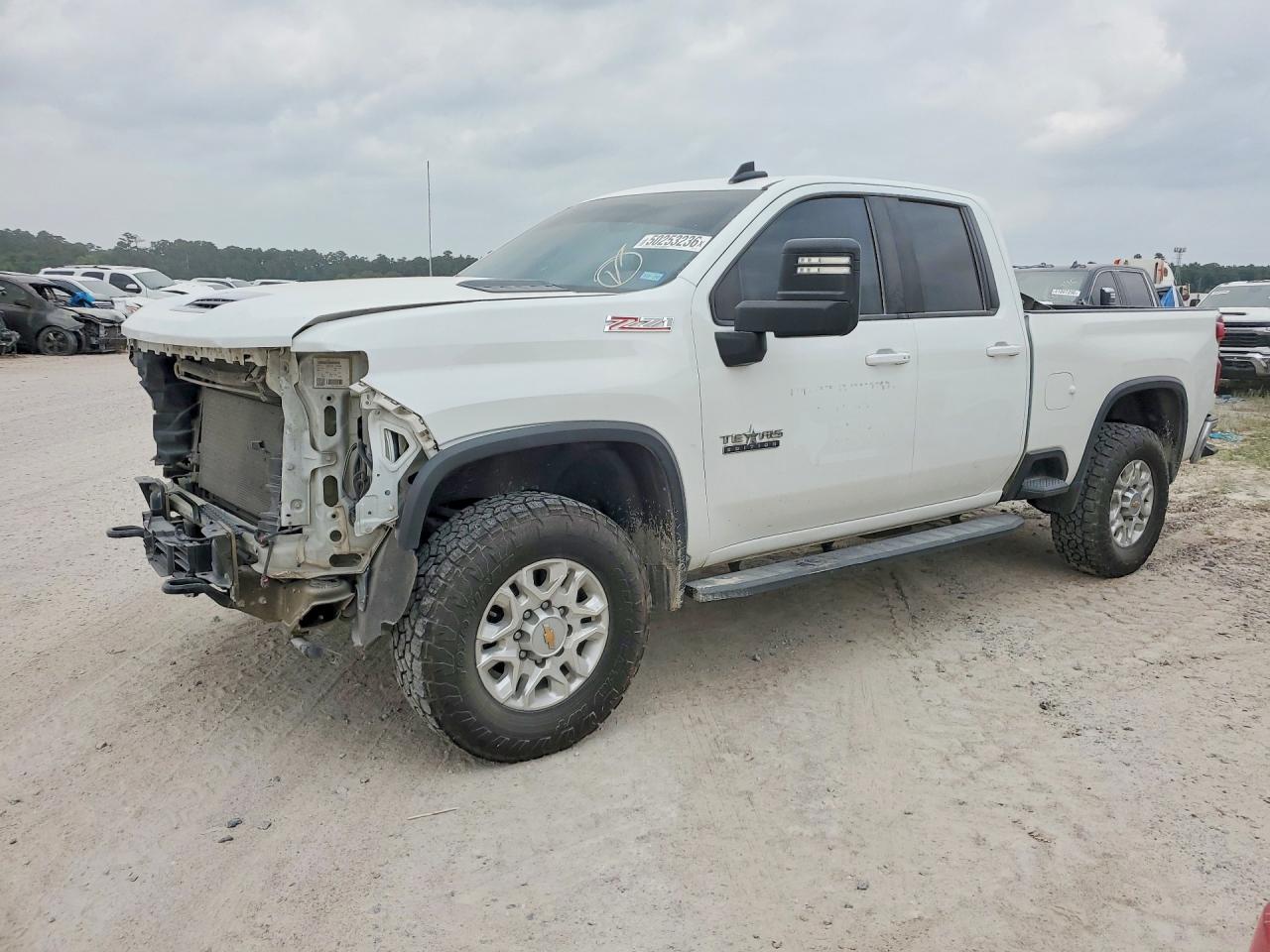 Salvage Chevrolet Silverado Image