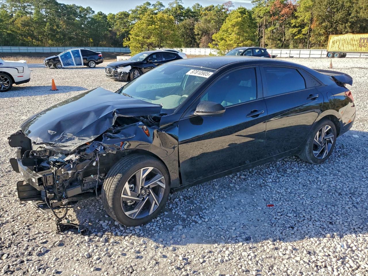 Salvage Hyundai ELANTRA Image