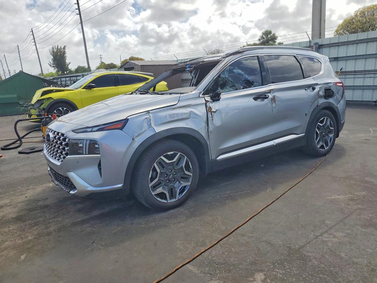 Salvage Hyundai SANTA FE Image