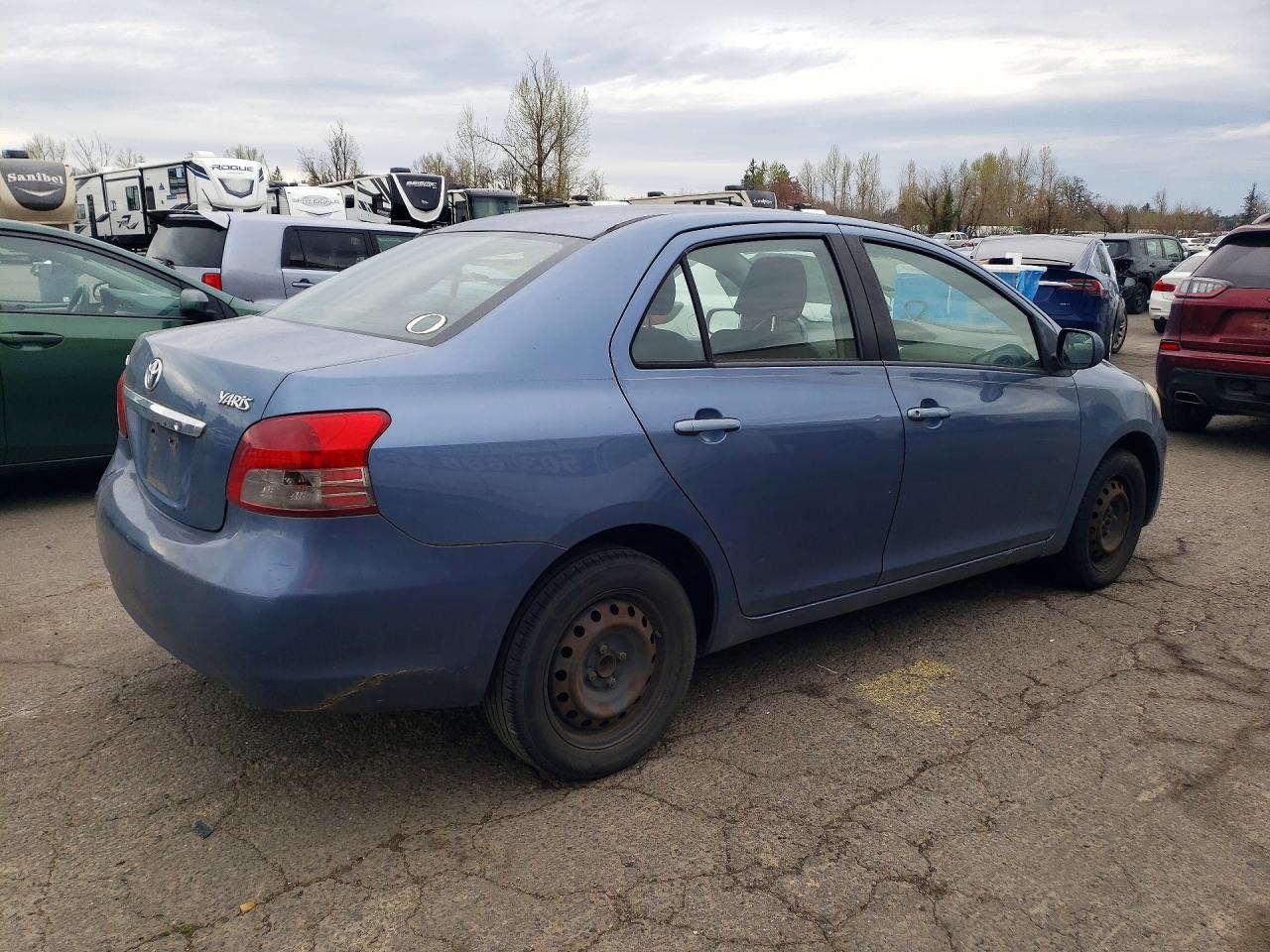 Toyota Yaris Base