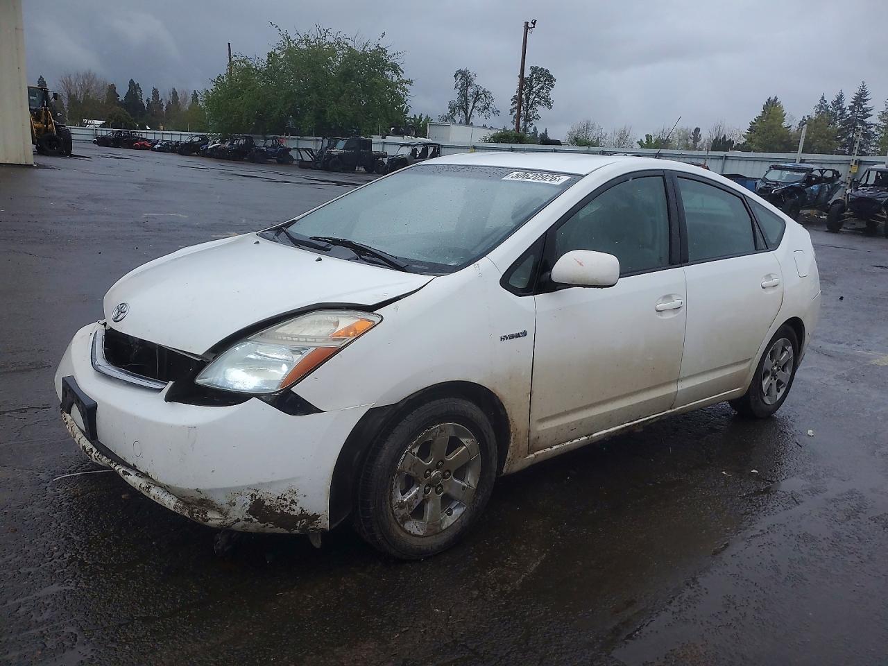 Salvage Toyota Prius Image