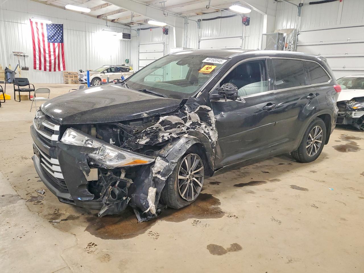 Salvage Toyota Highlander Image