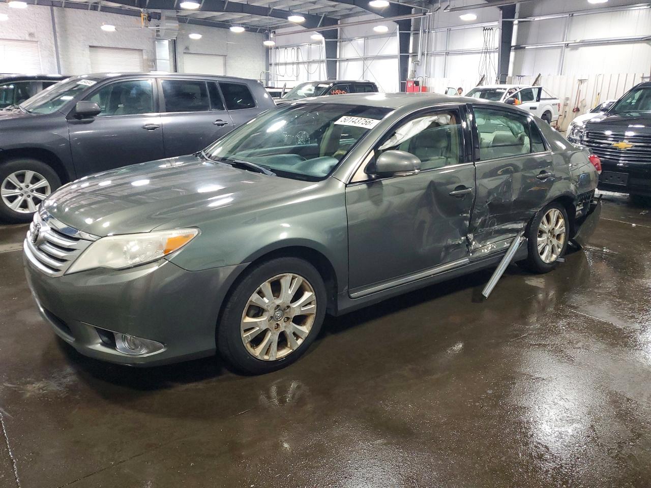 Salvage Toyota Avalon Image