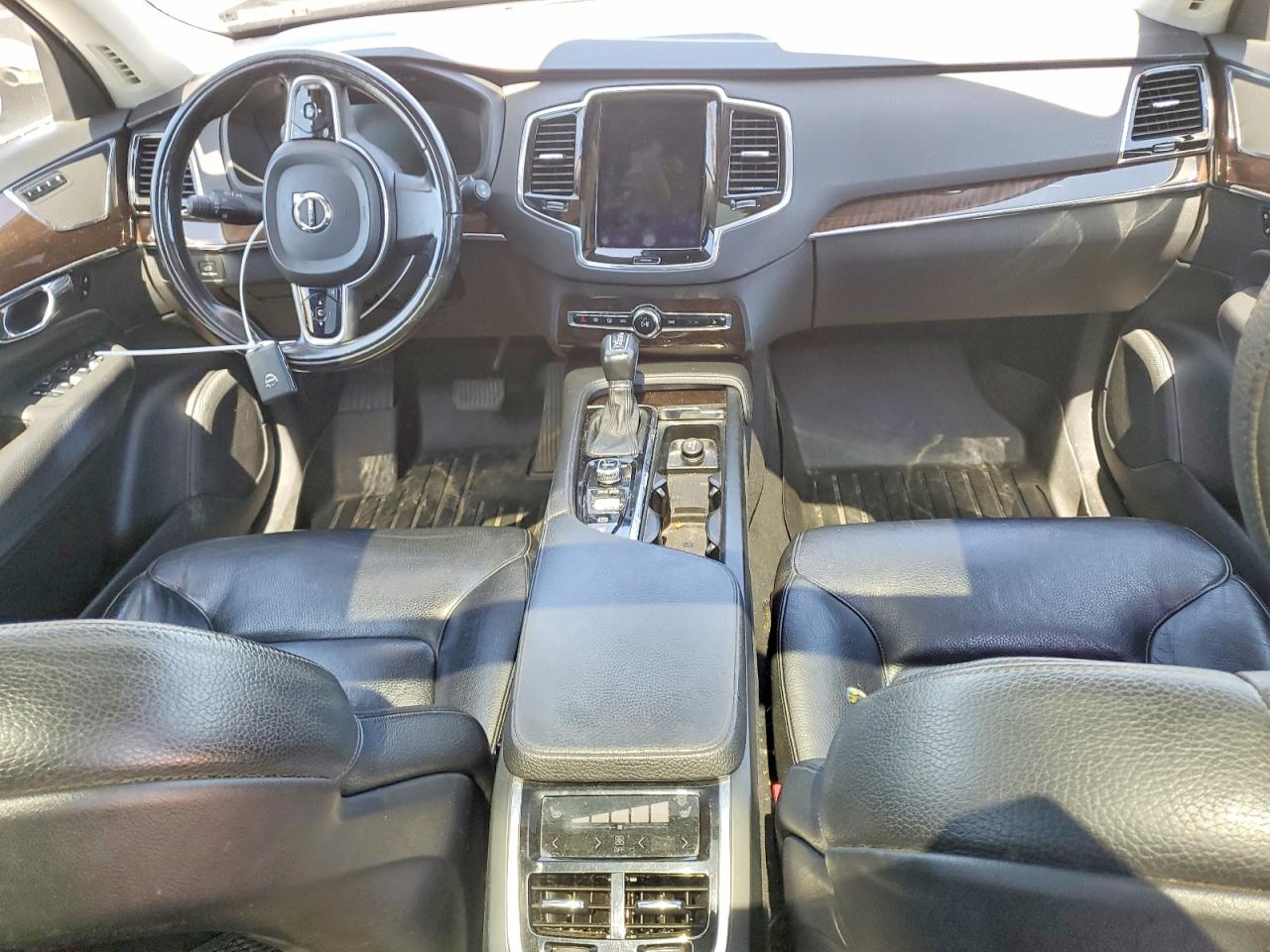 Volvo XC90 T6