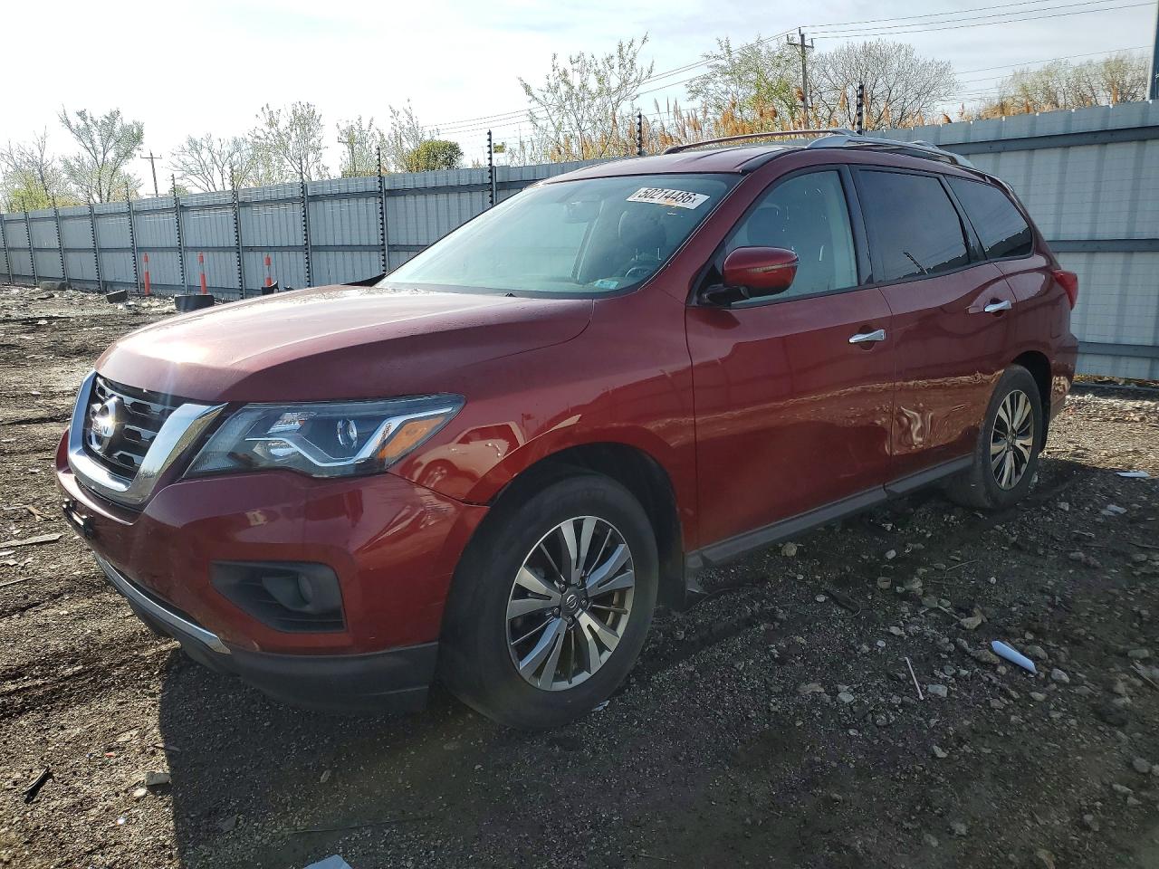 Salvage Nissan Pathfinder Image