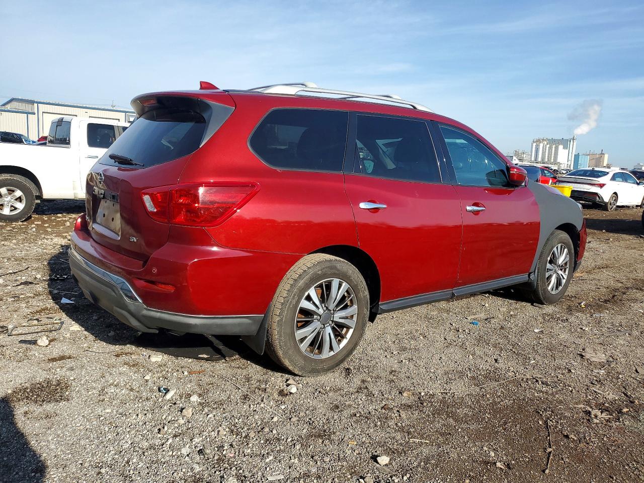Nissan Pathfinder Sv