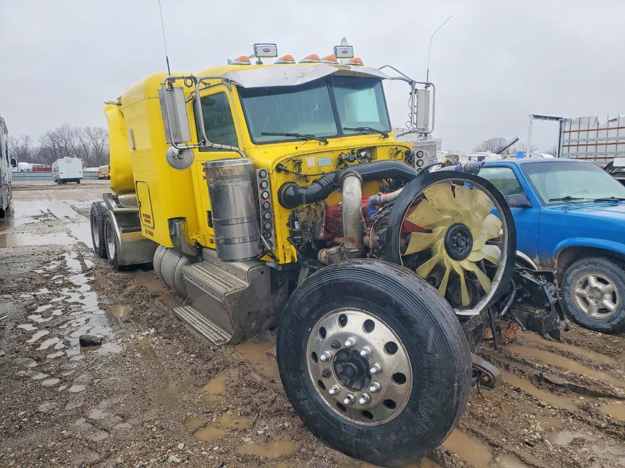 Salvage Peterbilt 389 Image