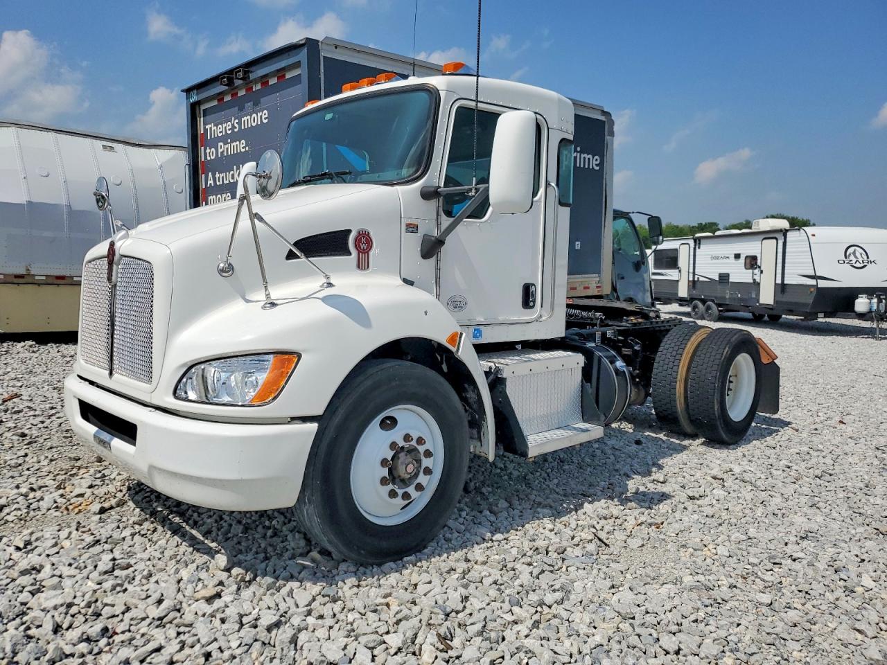 Kenworth T330
