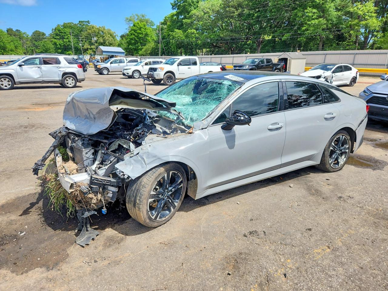 Salvage Kia K5 Image