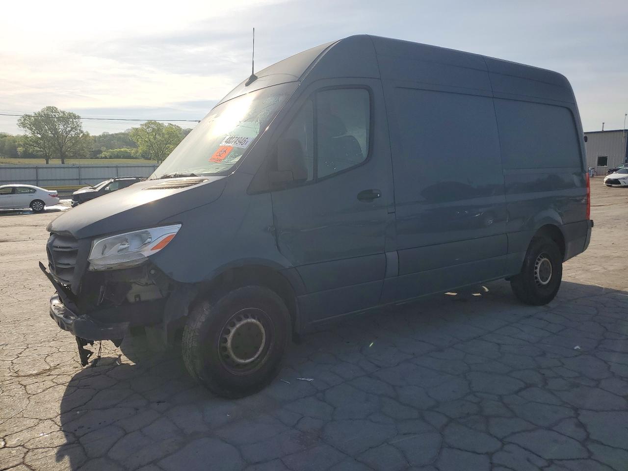 Salvage Mercedes-Benz Sprinter Image