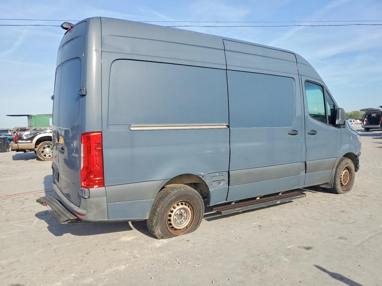 Mercedes-Benz Sprinter 2500