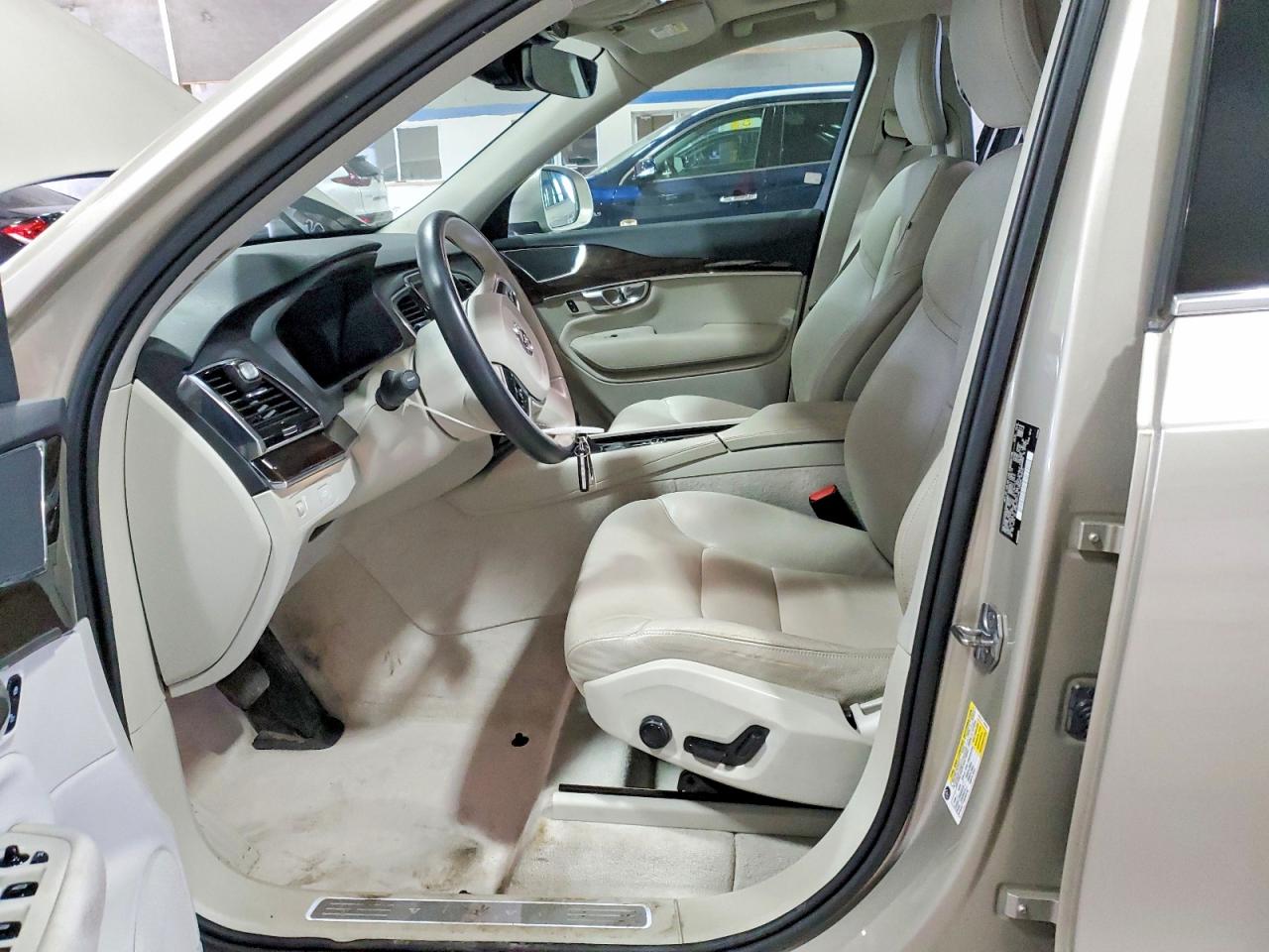 Volvo XC90 T6
