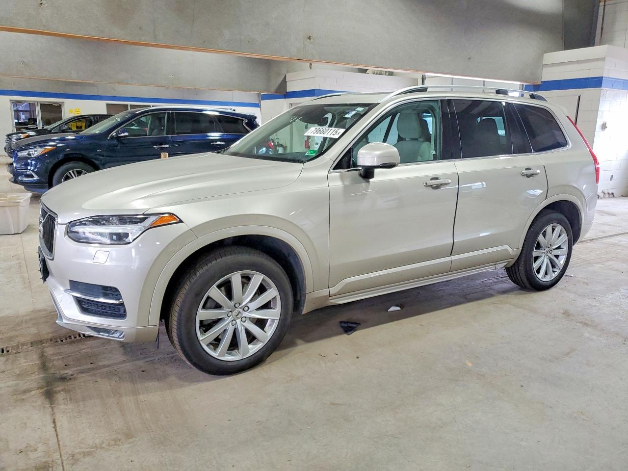 Salvage Volvo XC90 Image