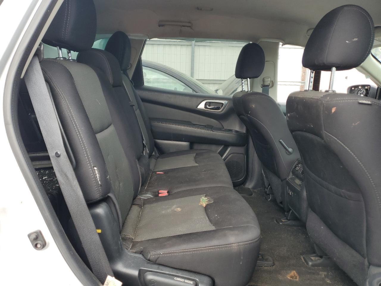 Nissan Pathfinder S