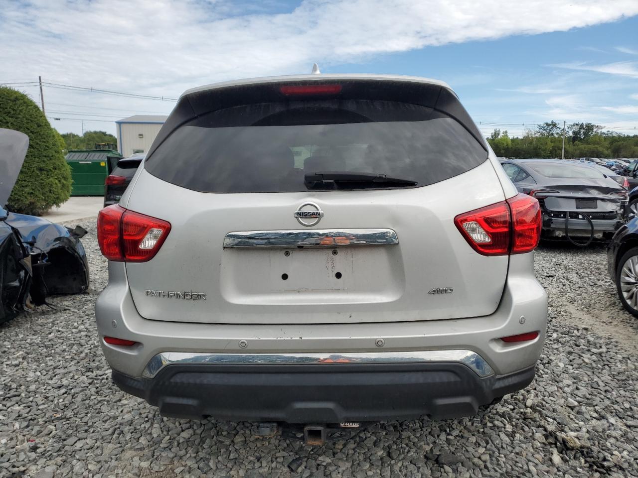 Nissan Pathfinder S