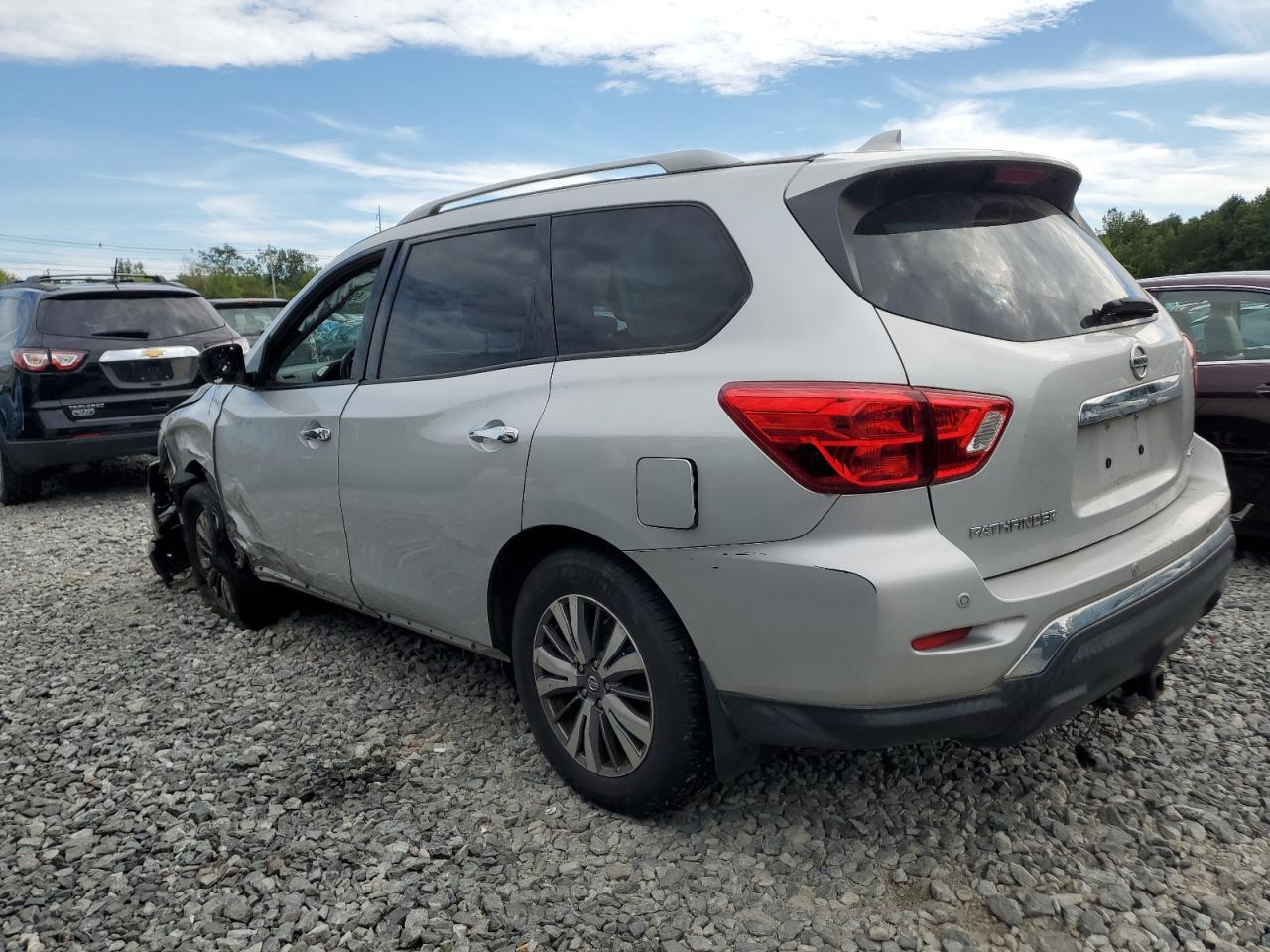 Nissan Pathfinder S