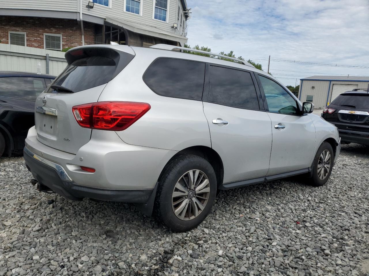 Nissan Pathfinder S