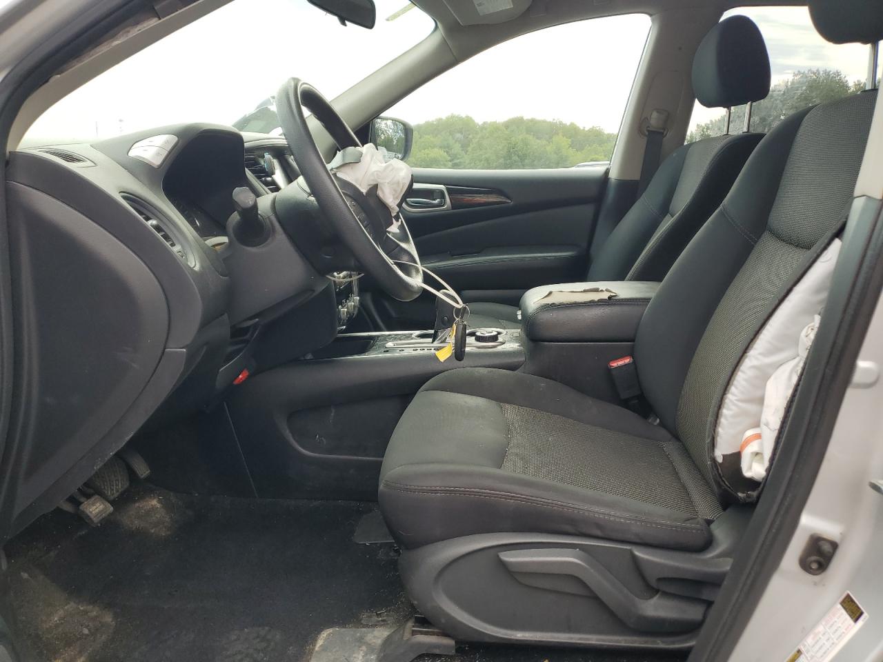 Nissan Pathfinder S