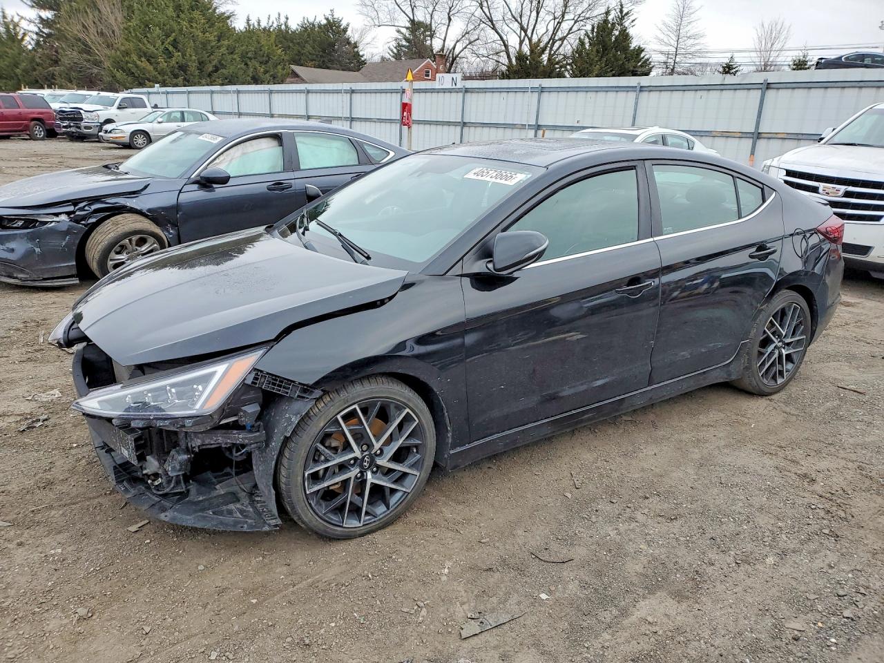 Salvage Hyundai ELANTRA Image