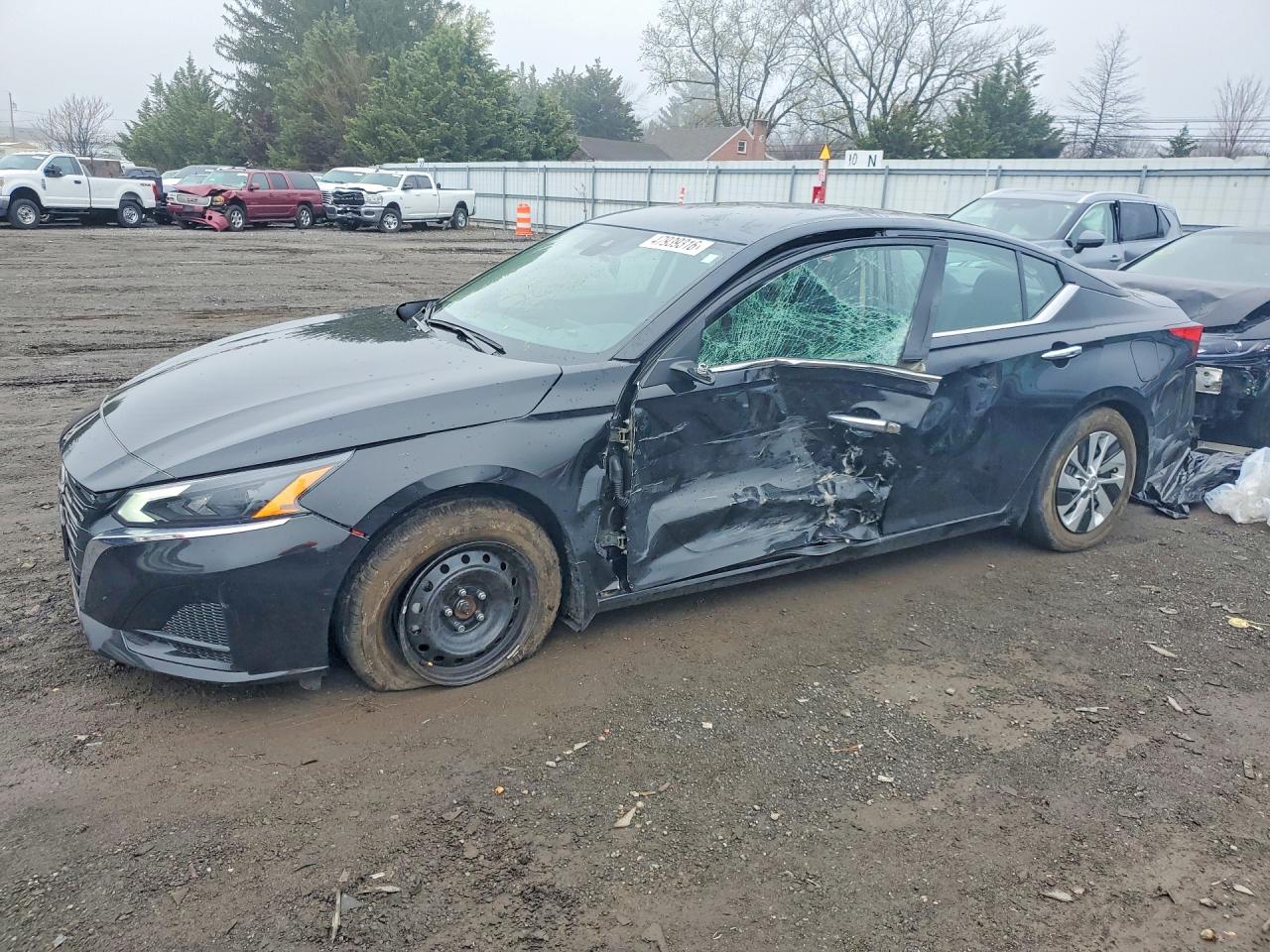 Salvage Nissan Altima Image