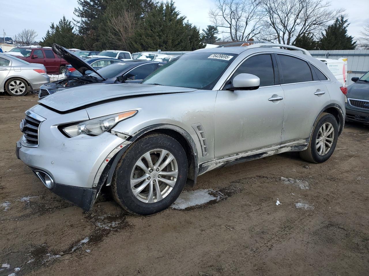 Salvage INFINITI Qx Image