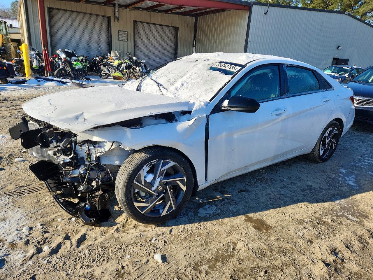 Salvage Hyundai ELANTRA Image