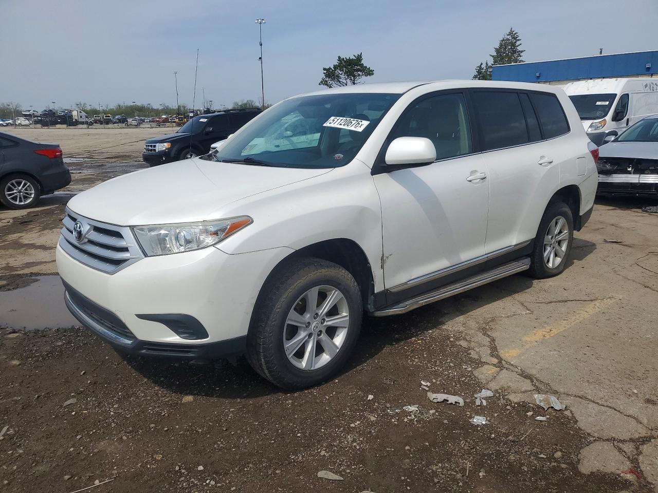Salvage Toyota Highlander Image