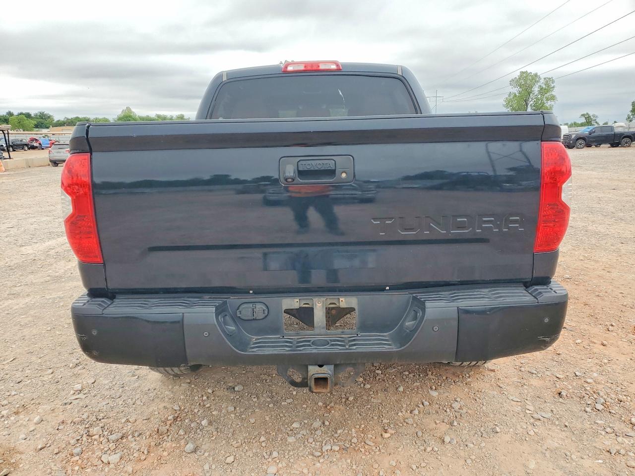 Toyota Tundra Crewmax Platinum