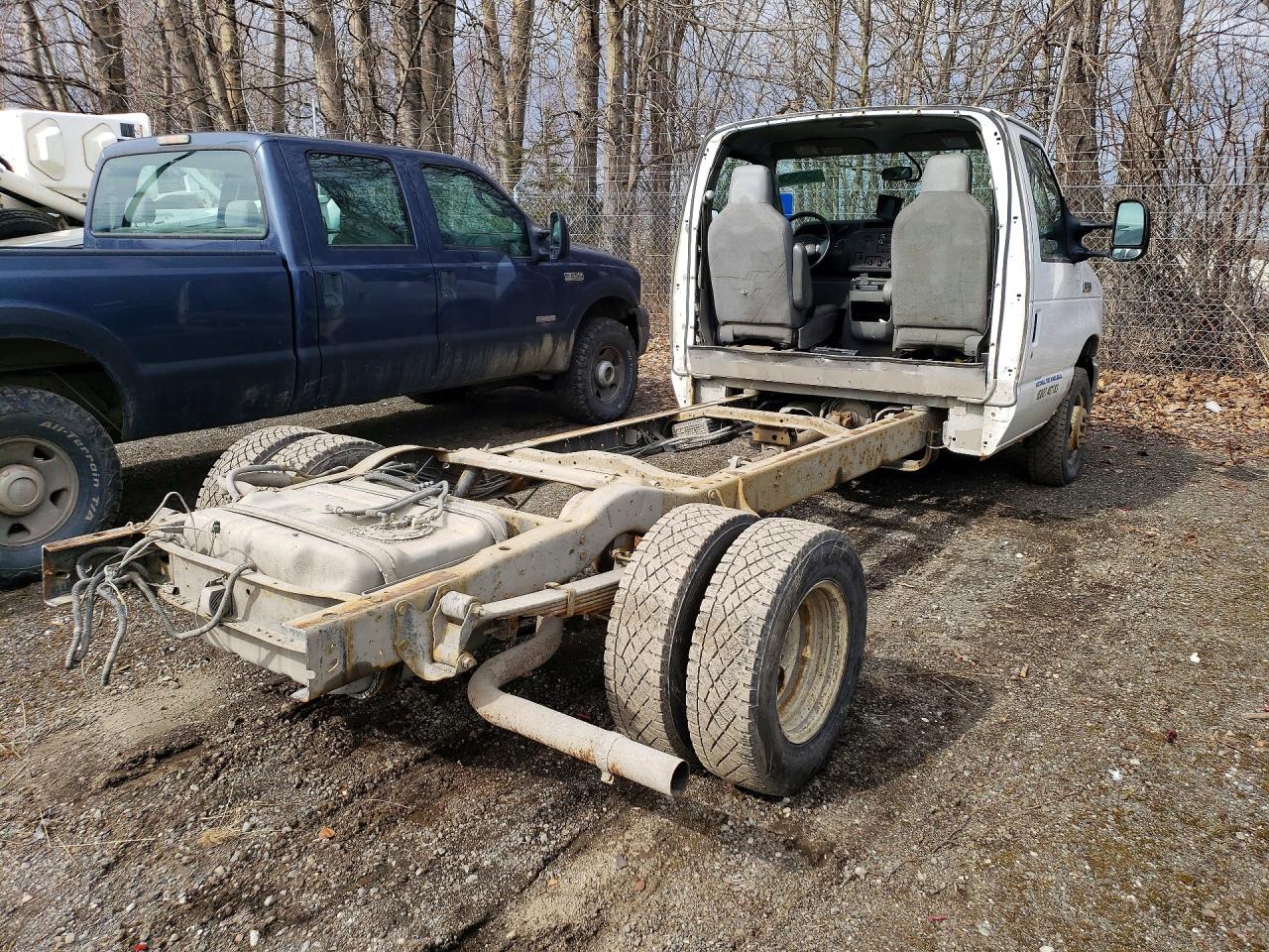 Ford Econoline E350 Super Duty Cutaway Van