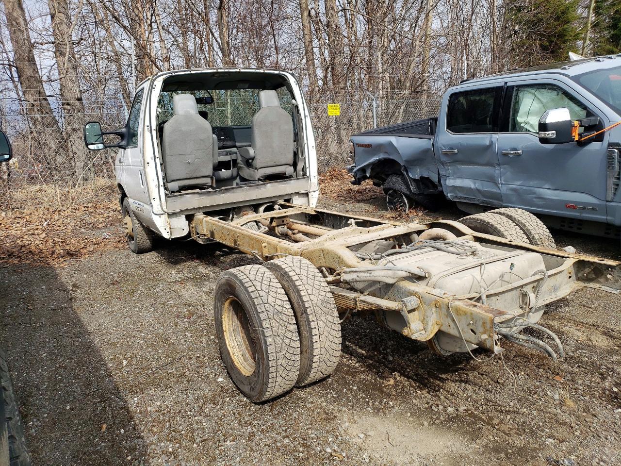 Ford Econoline E350 Super Duty Cutaway Van