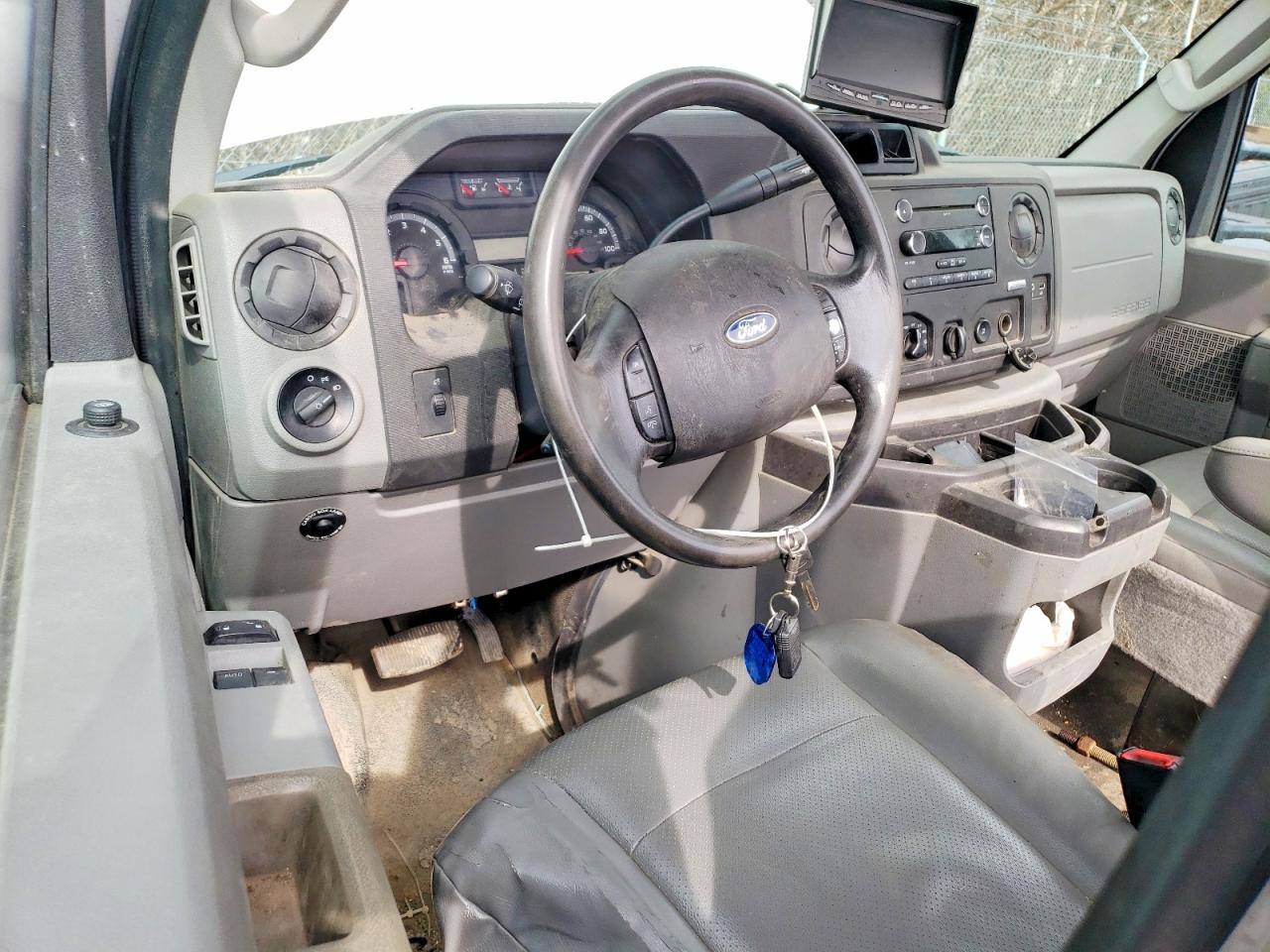 Ford Econoline E350 Super Duty Cutaway Van
