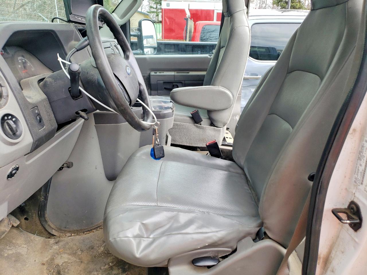 Ford Econoline E350 Super Duty Cutaway Van