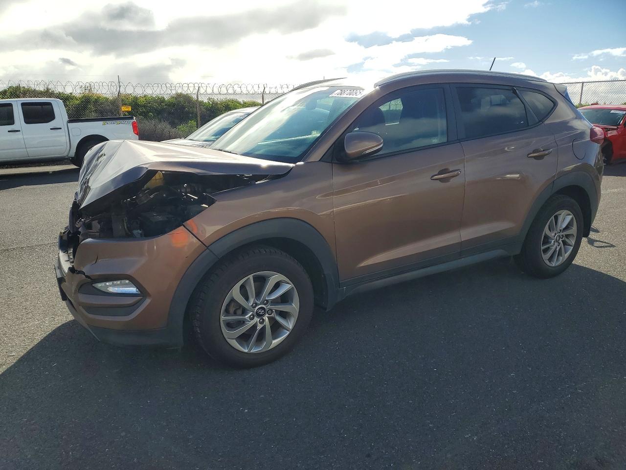 Salvage Hyundai TUCSON Image