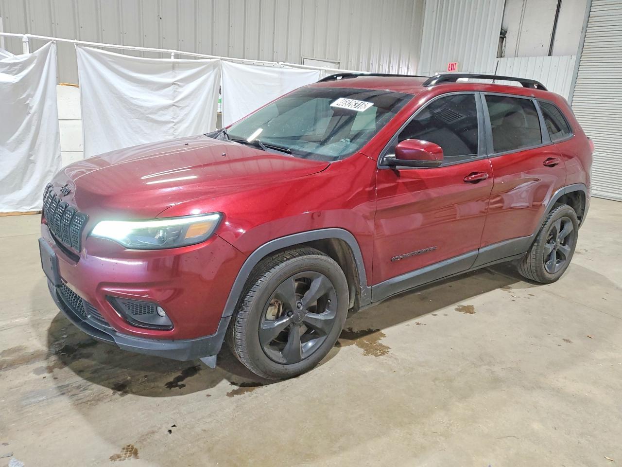 Salvage Jeep Cherokee Image