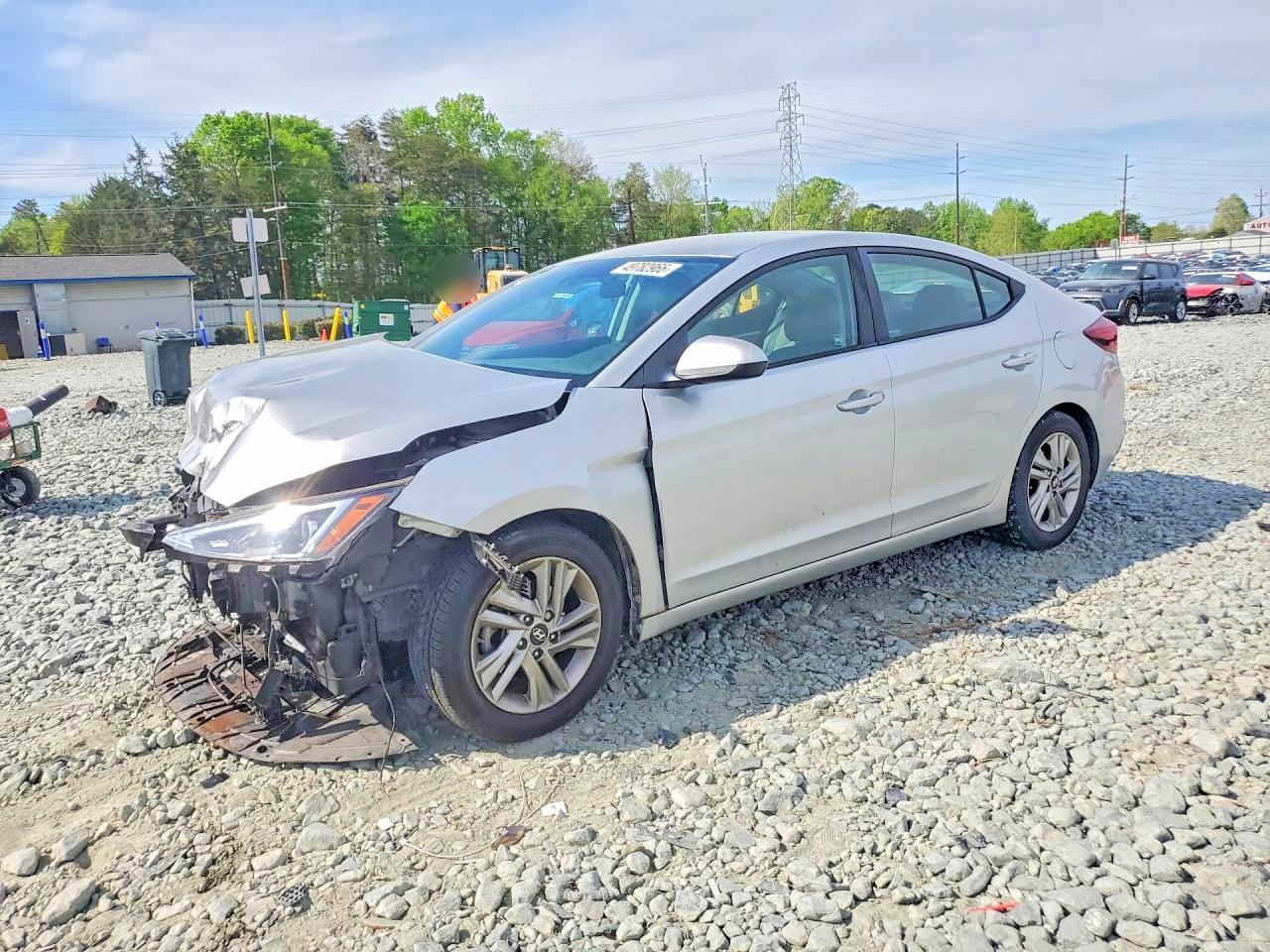 Salvage Hyundai ELANTRA Image