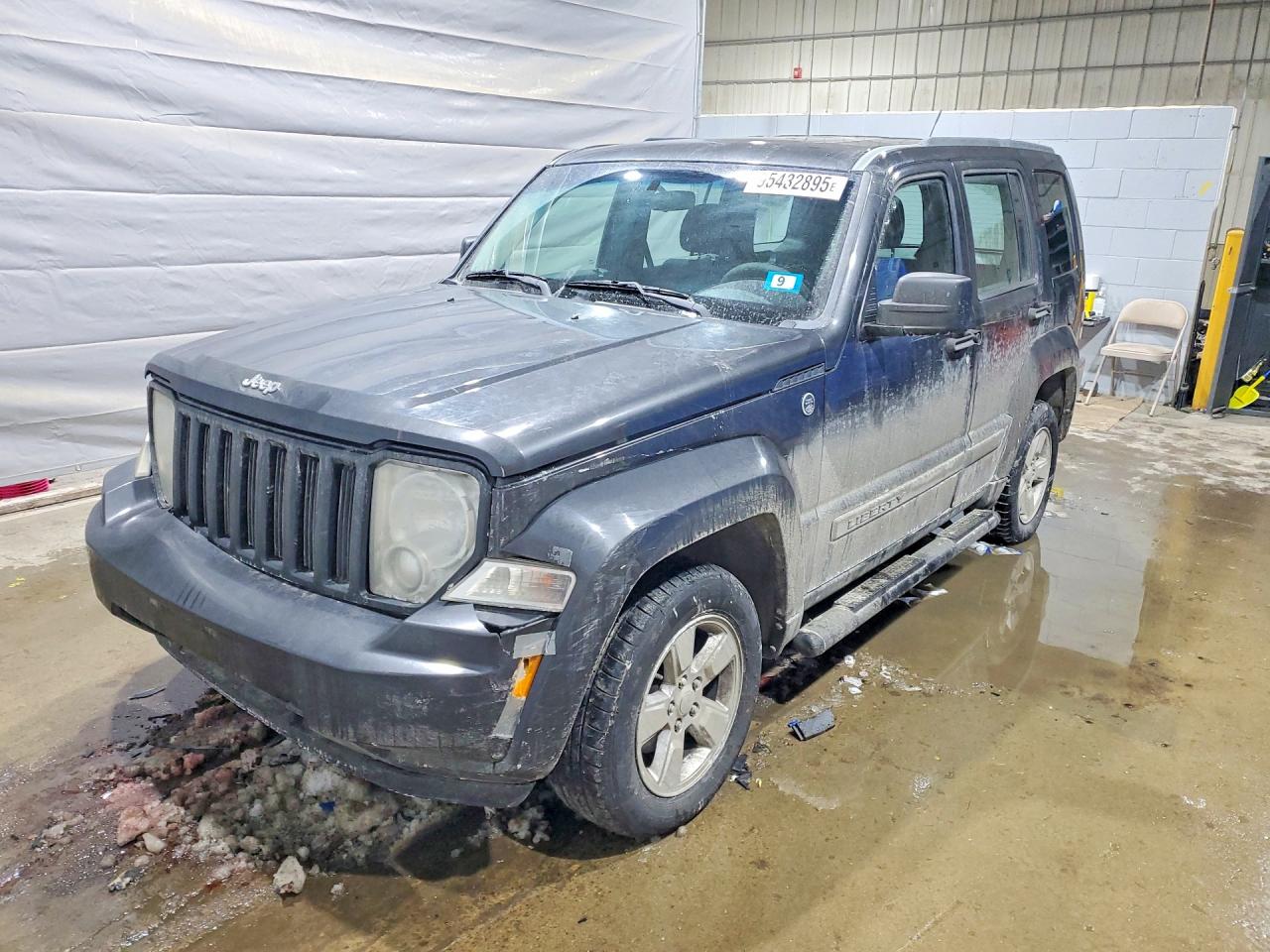 Salvage Jeep Liberty Image