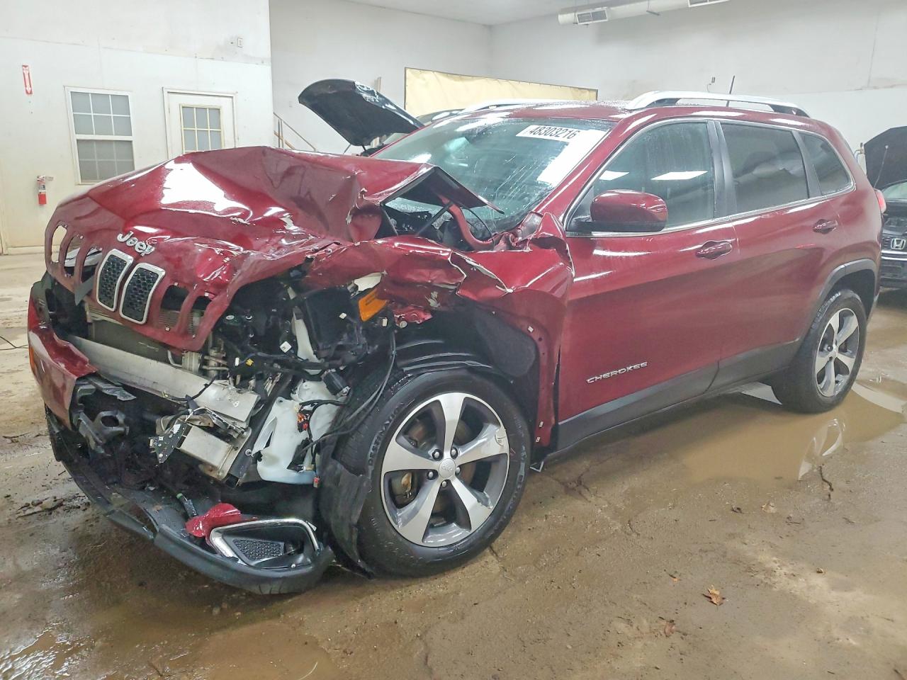 Salvage Jeep Cherokee Image
