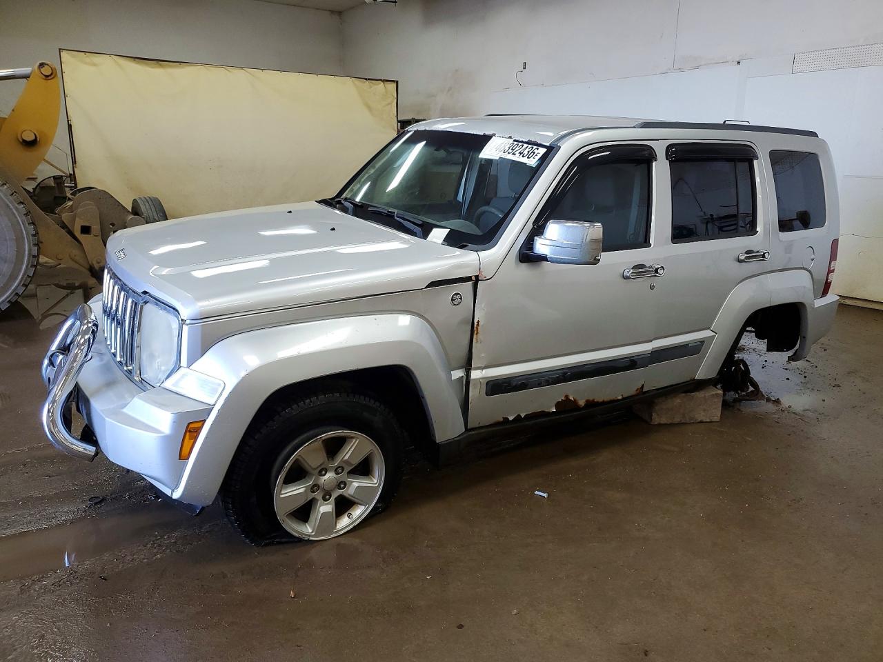 Salvage Jeep Liberty Image