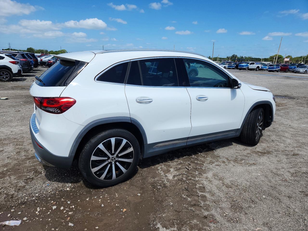 Mercedes-Benz GLA 250