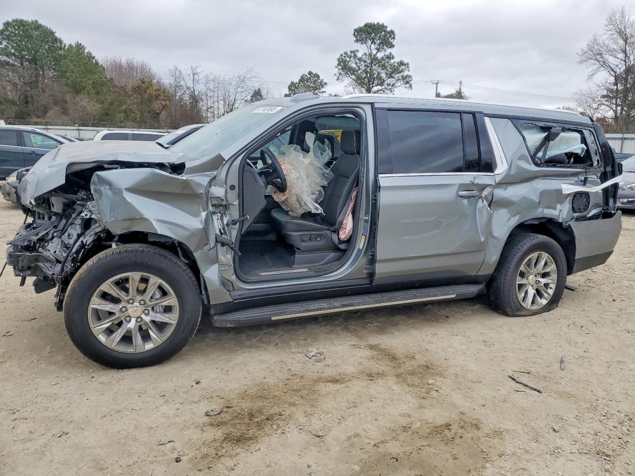 Salvage Chevrolet Suburban Image
