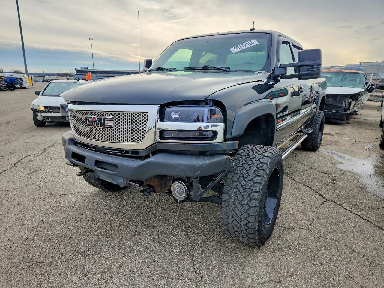 Salvage GMC Sierra Image