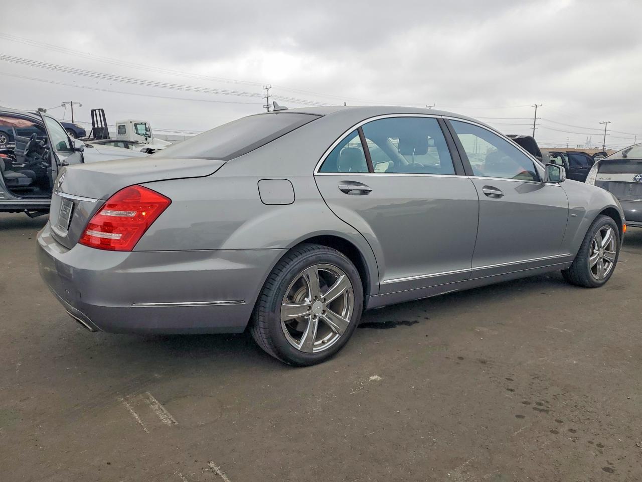 Mercedes-Benz S-Class 550